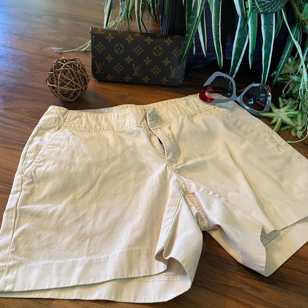 🌻 BANANA REPUBLIC 4~pocket Shorts Ladies SZ:2 Color: Cream/off White Barely worn